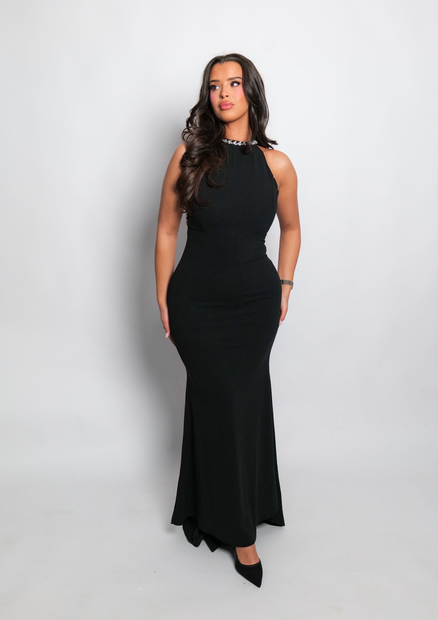 Robe Longue Noire À Détails De
Perles