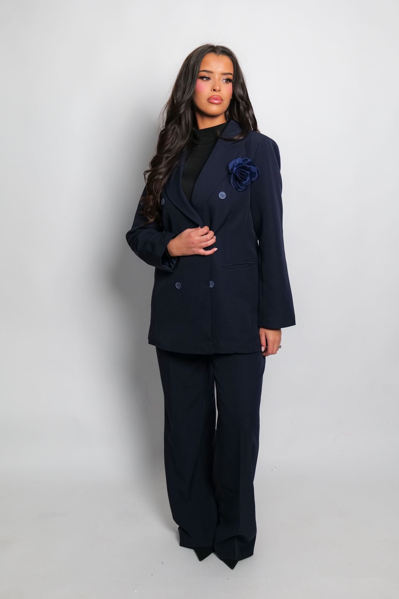 Costume Élégant Deux Pièces Avec Détail Rose - Bleu Marine