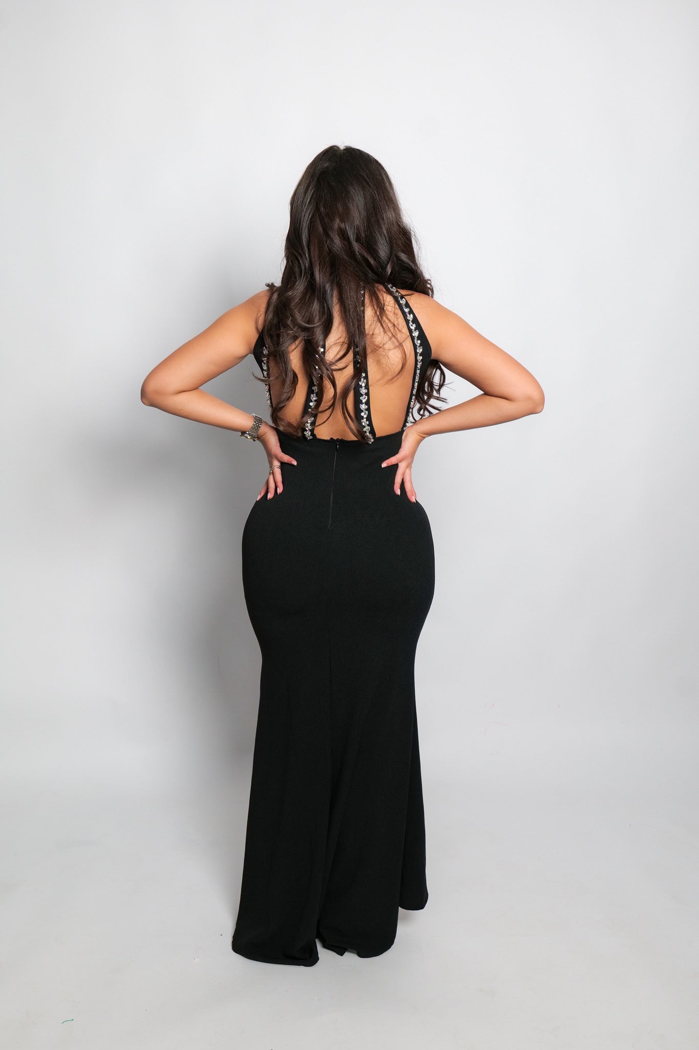 Robe Longue Noire À Détails De
Perles