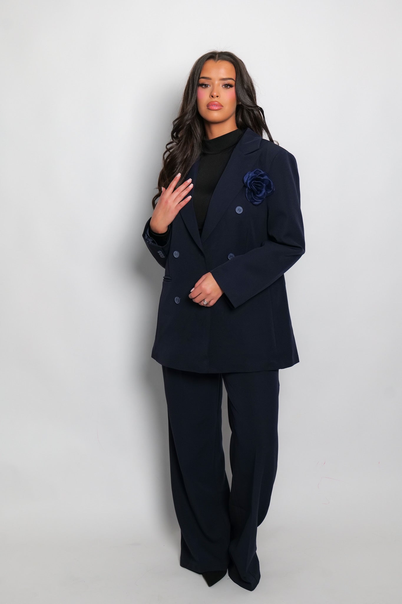 Costume Élégant Deux Pièces Avec Détail Rose - Bleu Marine
